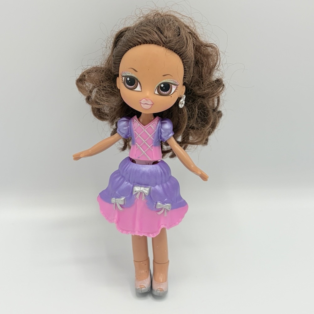 Bratz Kidz Yasmin- Snap On Doll‎ With Outfit Mga